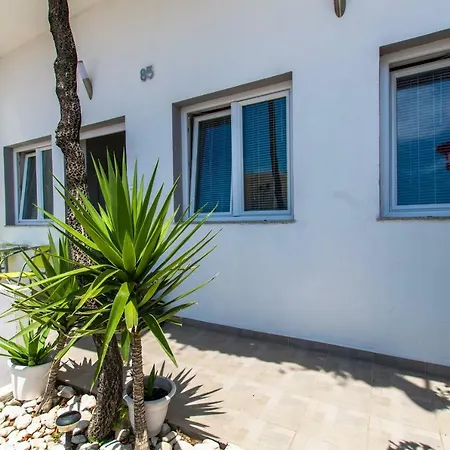 Apartament Ella *