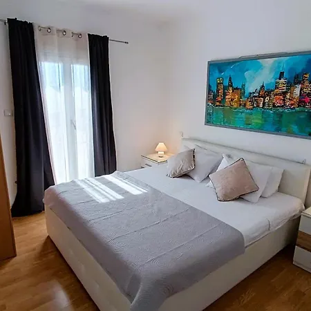 Apartman Ella *