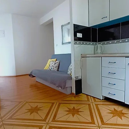 Ella Apartment *