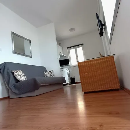 Ella Apartment *