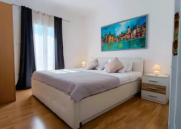 Apartman Ella *
